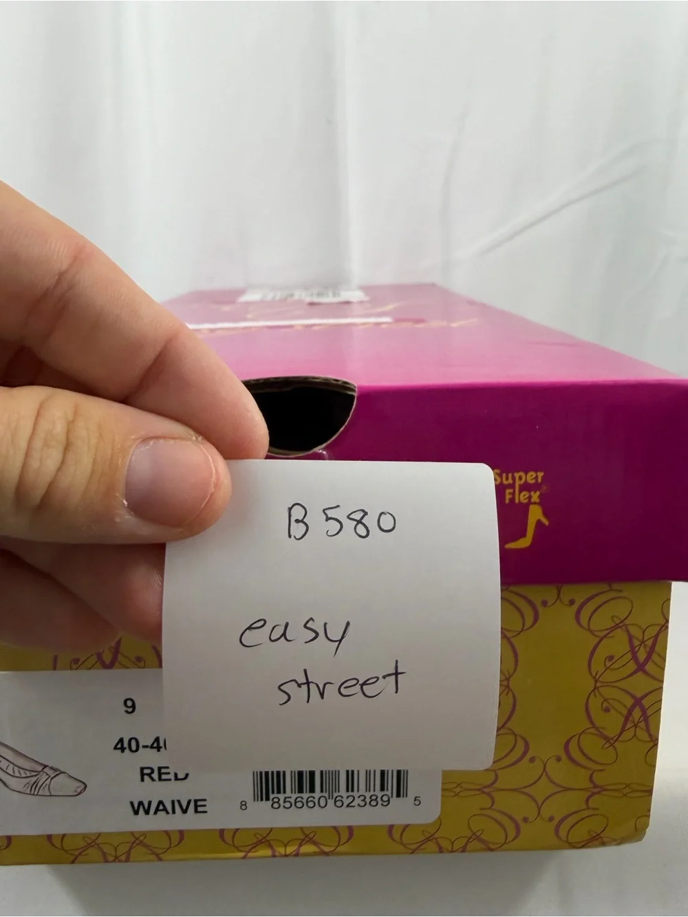 NWT Easy Street Women's Size 9 Classic Red Mid-Heel Pumps